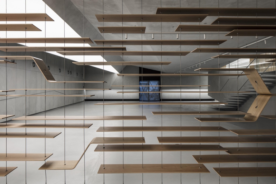 pitaro office furniture showroom by baranowitz goldberg architects pitsou kedem architects