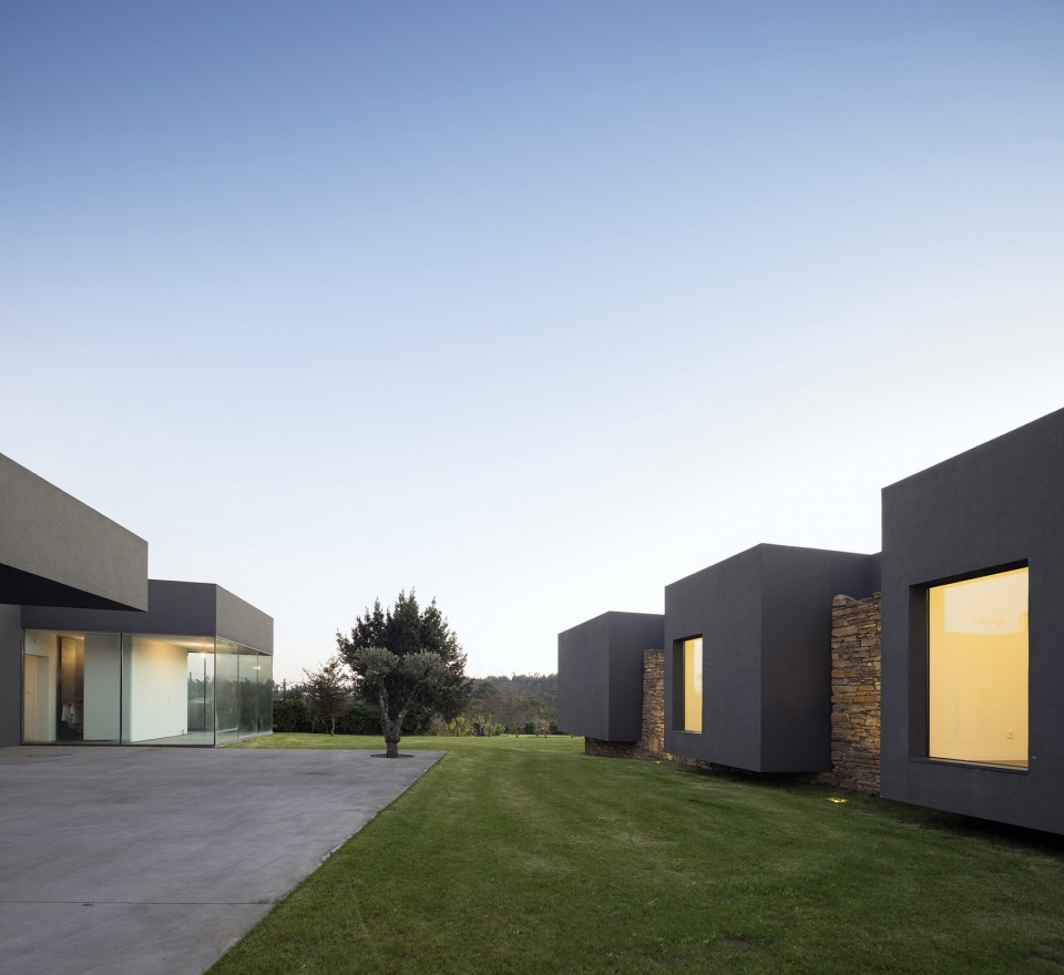 Vigário House Portugal by AND RÉ