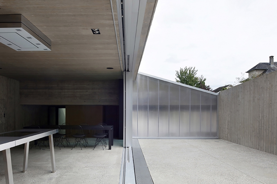 hercule house by 2001