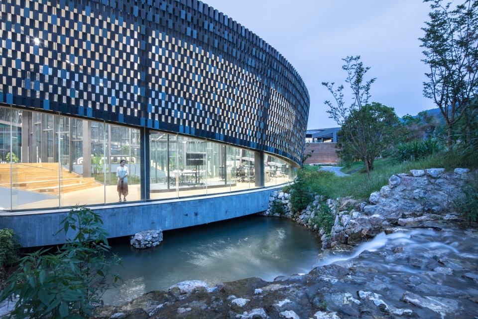 jingdezhen sanbaopeng ceramic design center china by office mass