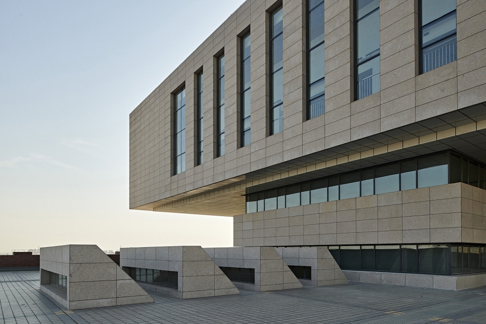 library integrated service building of nankai university new campus china by gpc of tadi