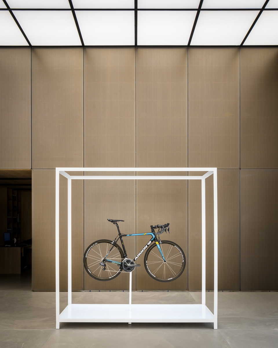 united cycling lab store by johannes torpe studios