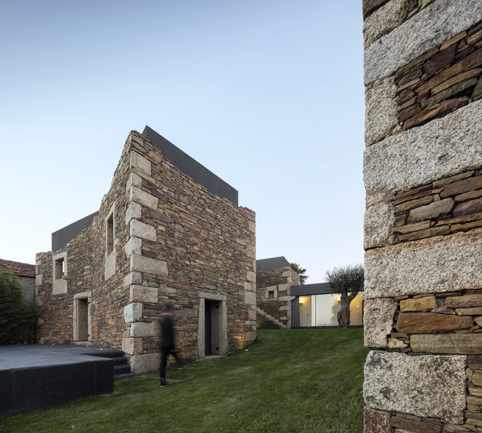 Vigário House Portugal by AND RÉ