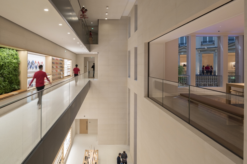 apple champs elysees by foster partners