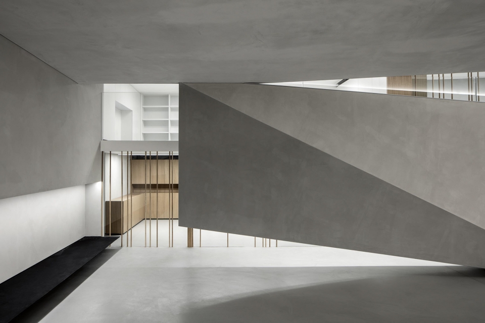 pitaro office furniture showroom by baranowitz goldberg architects pitsou kedem architects