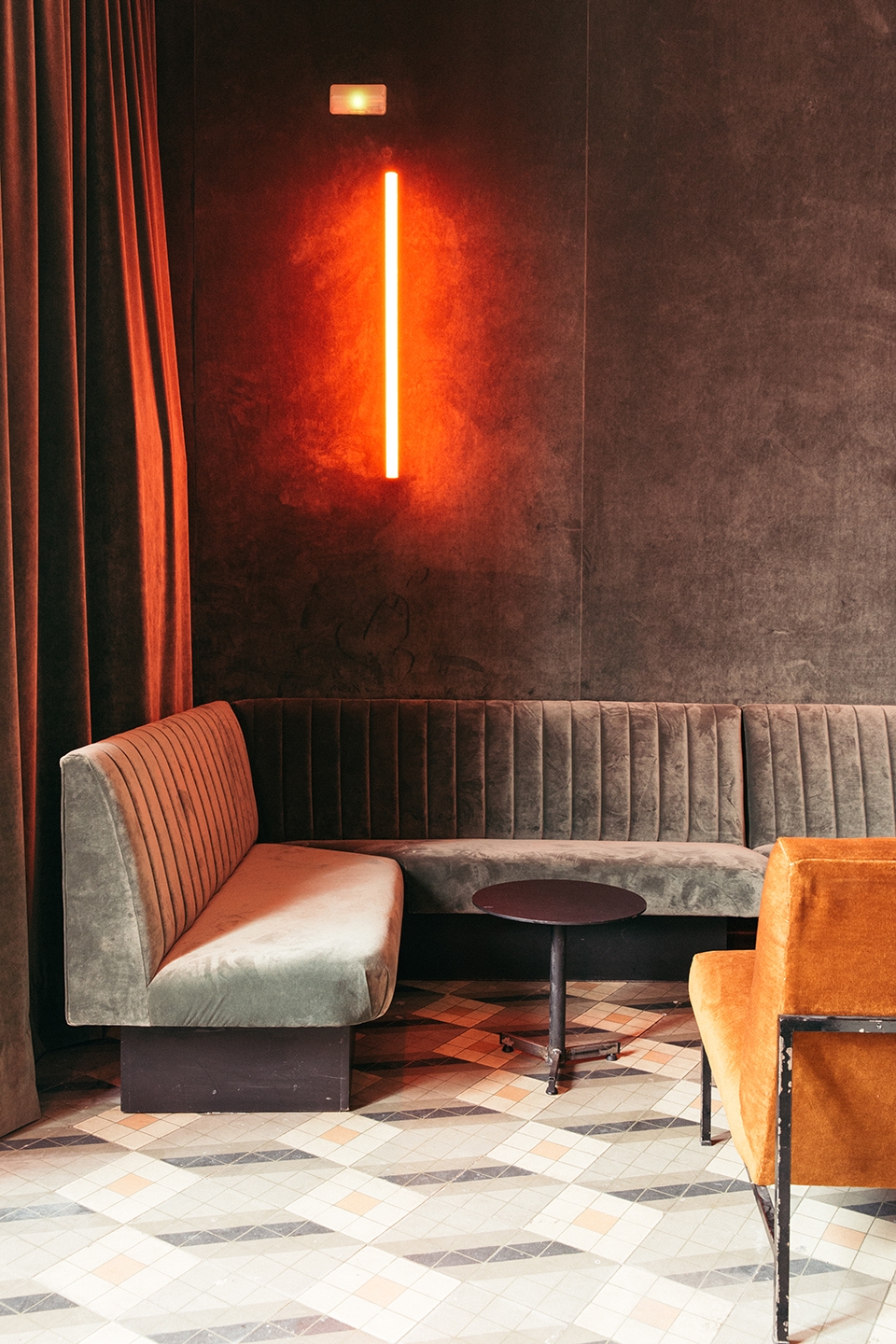 sala equis by plantea estudio