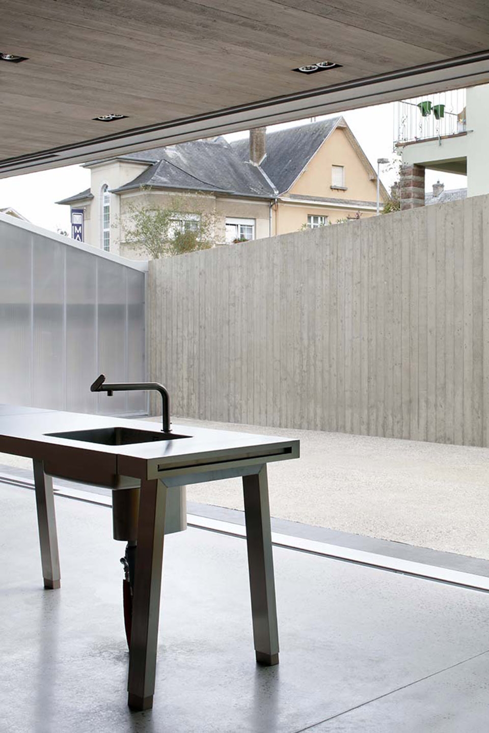 hercule house by 2001