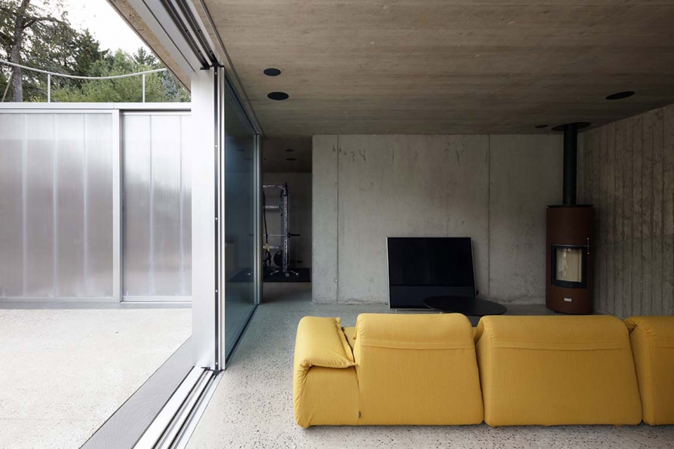 hercule house by 2001