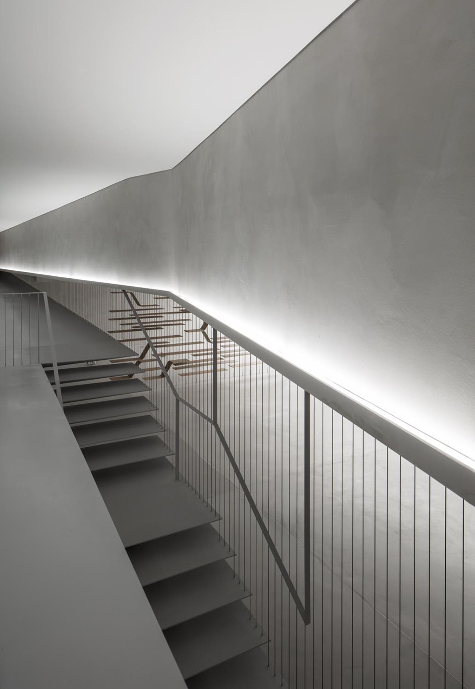 pitaro office furniture showroom by baranowitz goldberg architects pitsou kedem architects