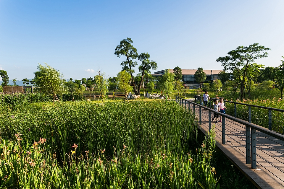 zhangzhou bihu lake eco park china by la design