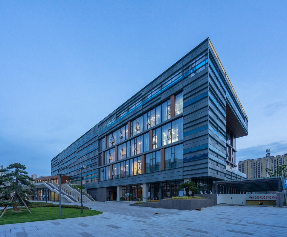 east campus of ningbo xiaoshi high school by udg china