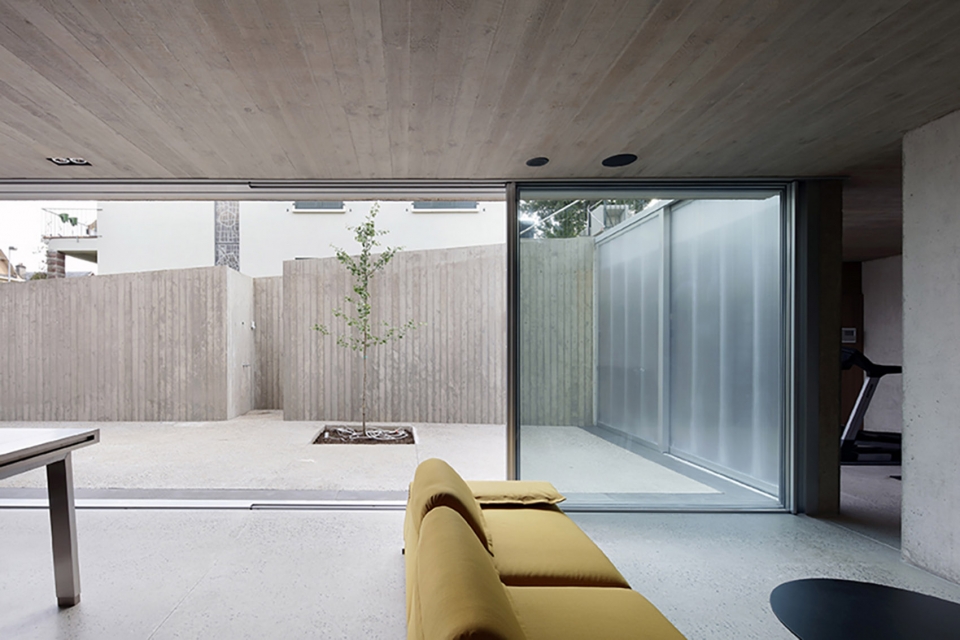 hercule house by 2001