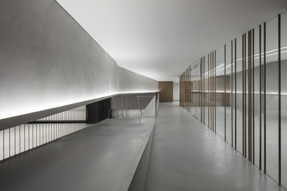 pitaro office furniture showroom by baranowitz goldberg architects pitsou kedem architects