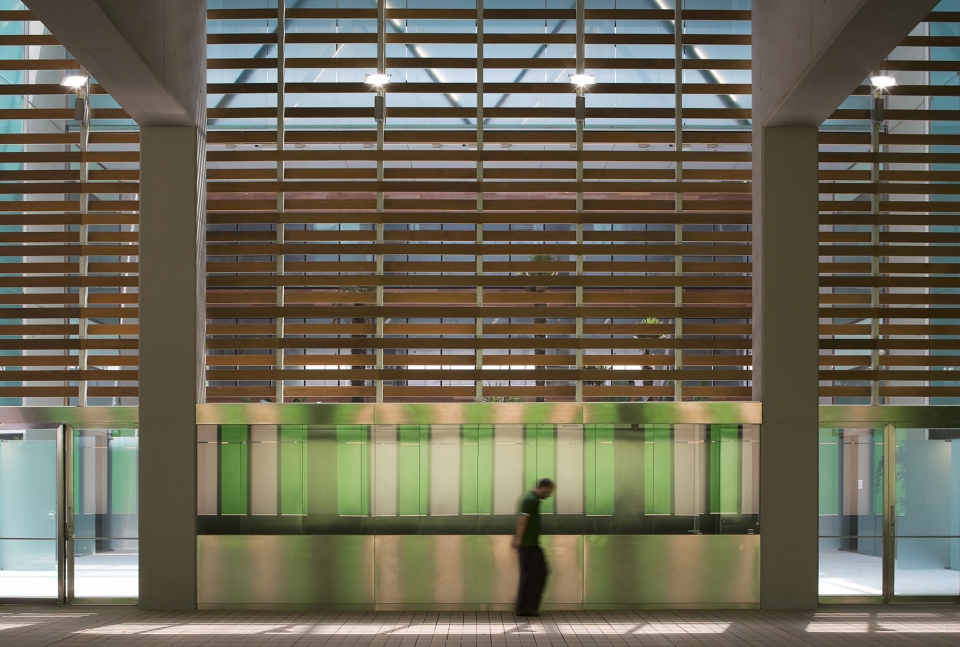 Office Building for the WTC Almeda Park by Mateo Arquitectura