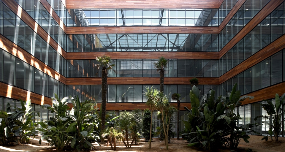 Office Building for the WTC Almeda Park by Mateo Arquitectura
