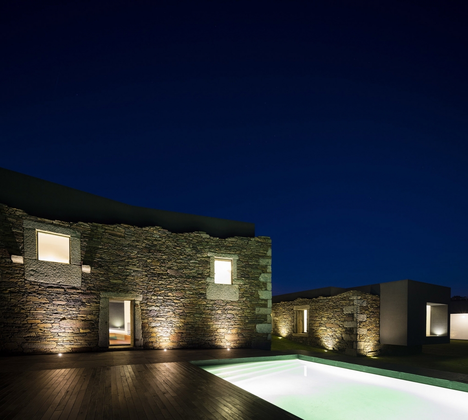 Vigário House Portugal by AND RÉ