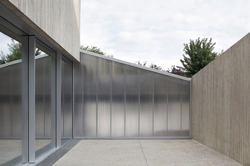 hercule house by 2001