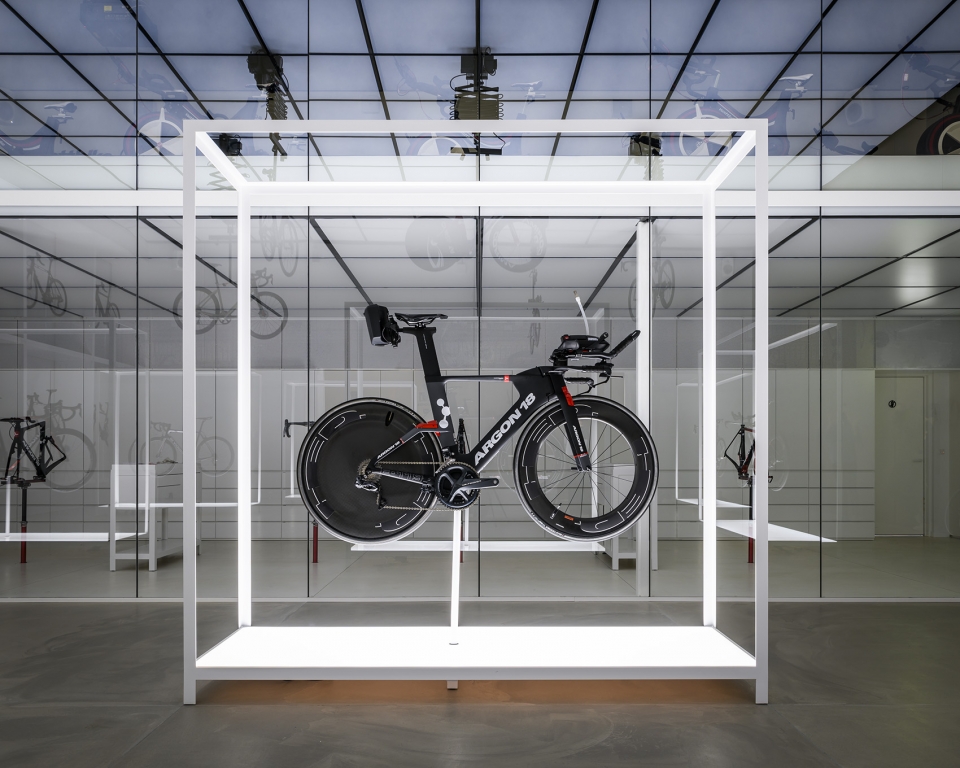 united cycling lab store by johannes torpe studios