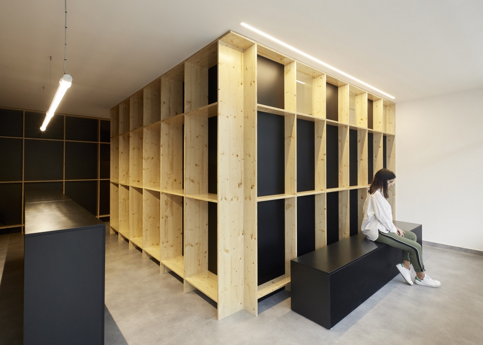 vets office by bruno dias arquitectura