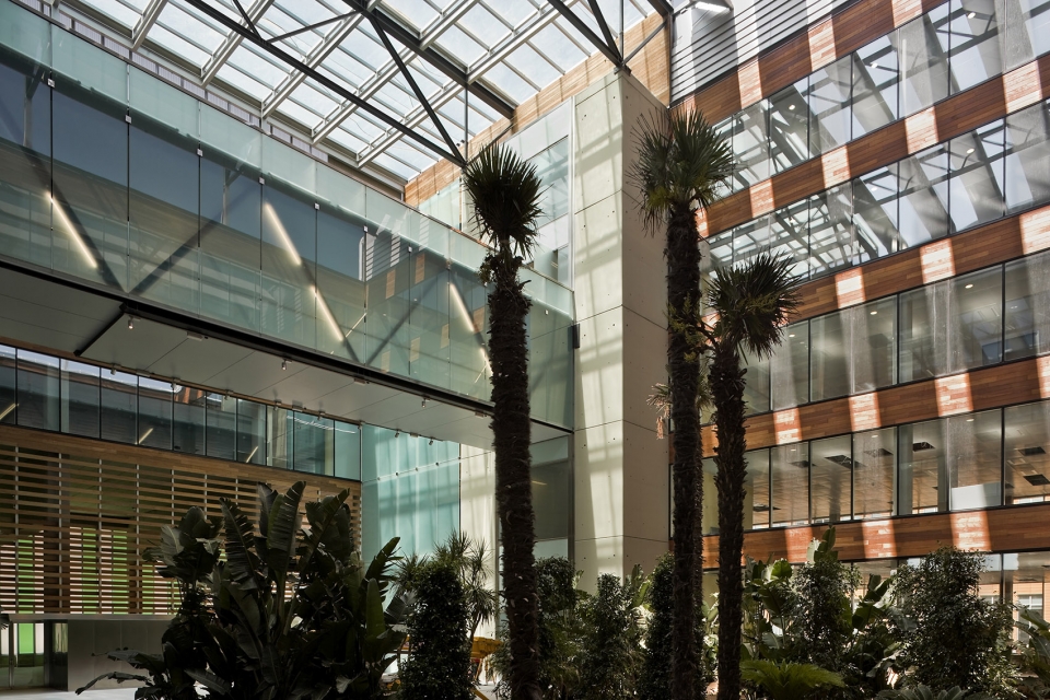 Office Building for the WTC Almeda Park by Mateo Arquitectura