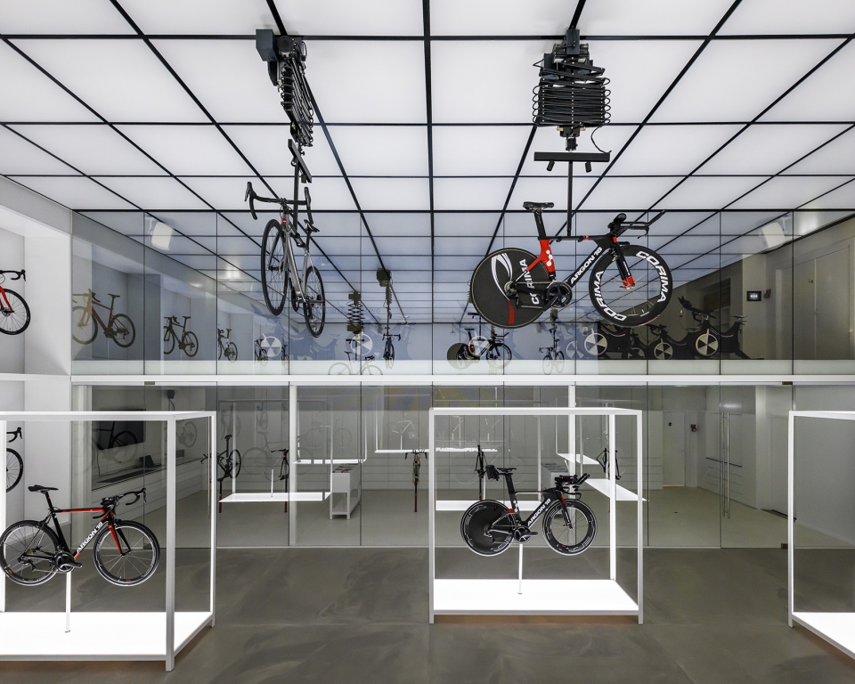 united cycling lab store by johannes torpe studios