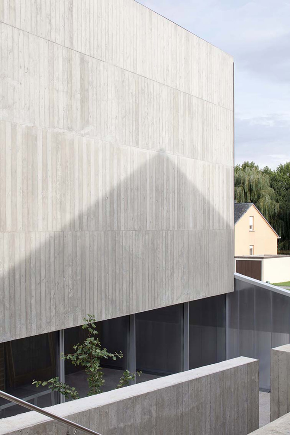 hercule house by 2001