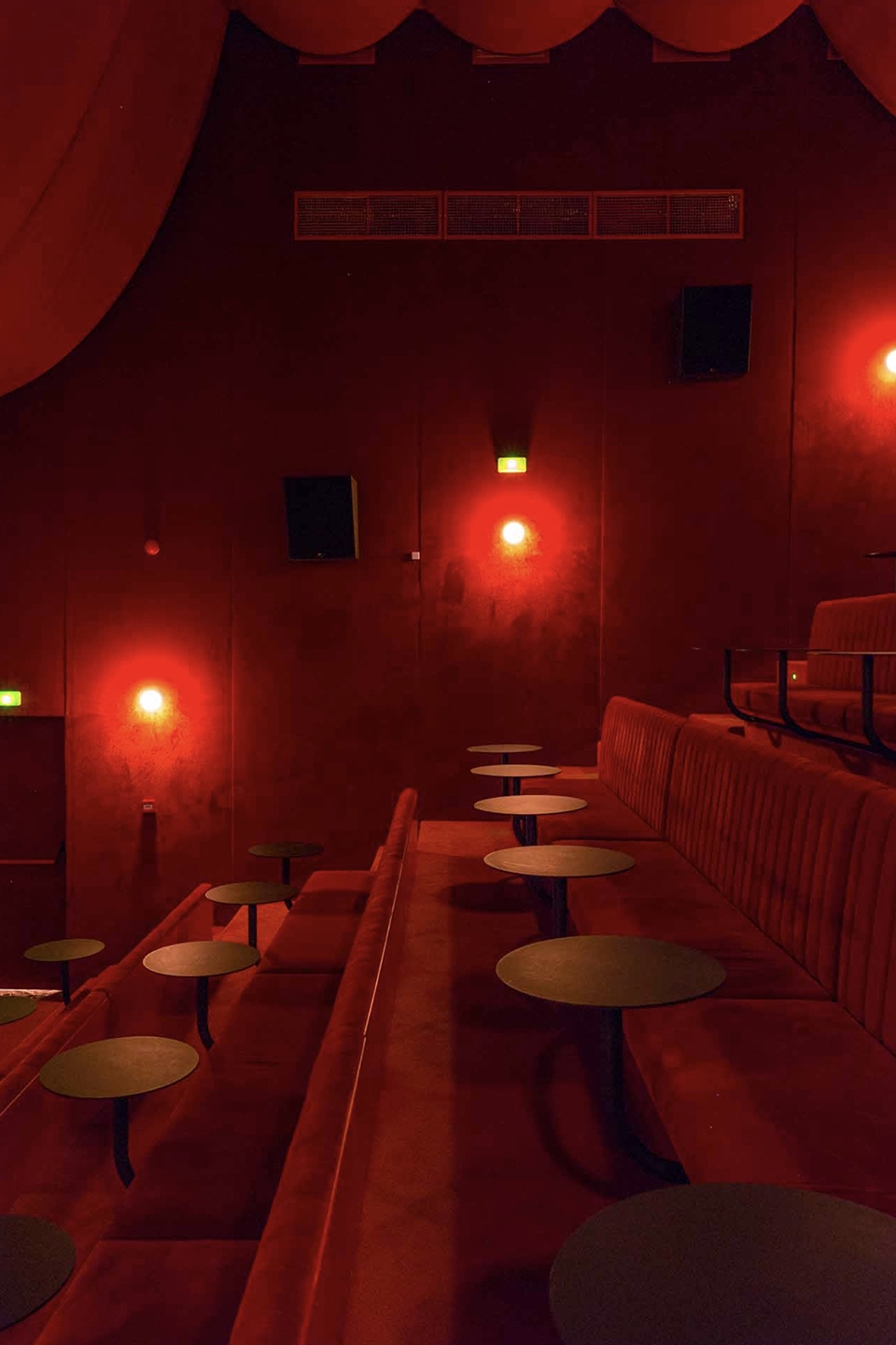 sala equis by plantea estudio 1