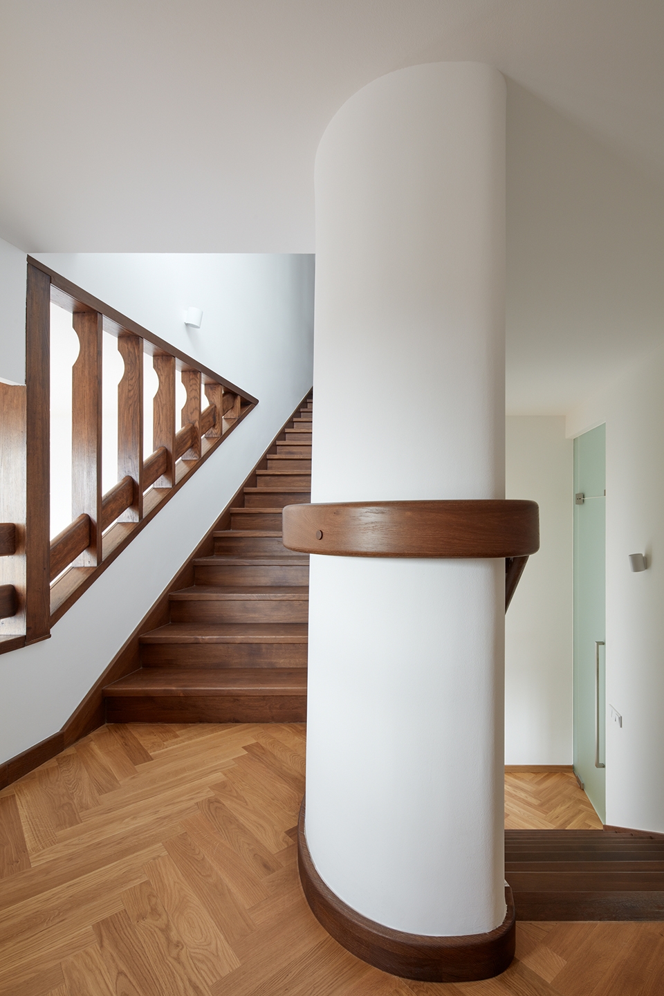 renovation of a functionalist villa indian ship by idhea