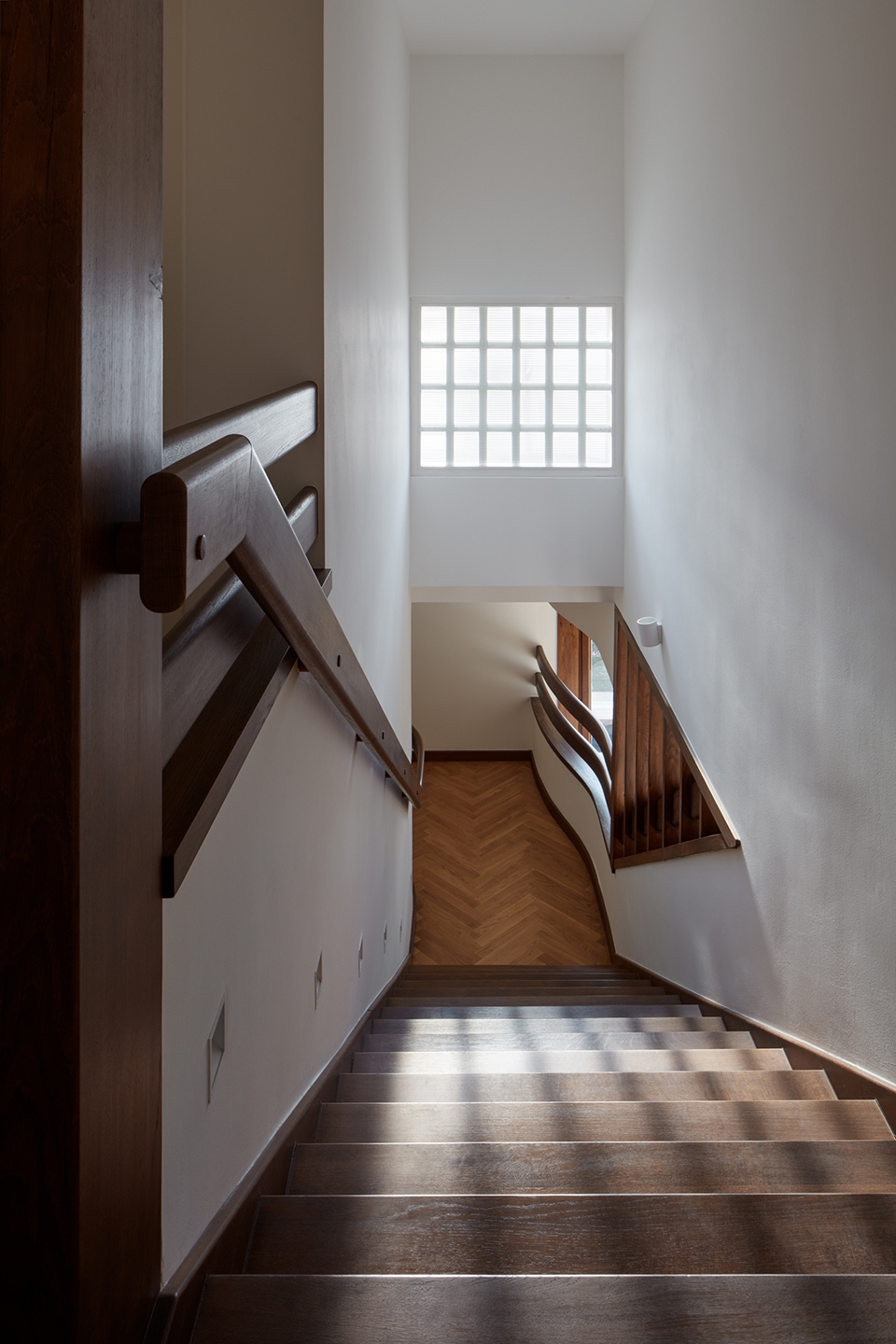 renovation of a functionalist villa indian ship by idhea