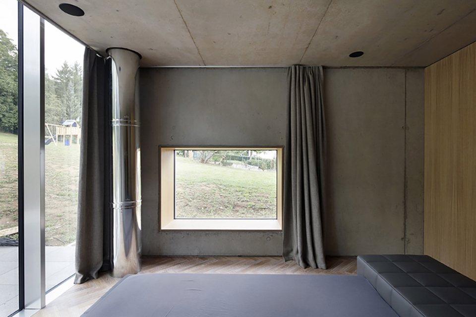 hercule house by 2001