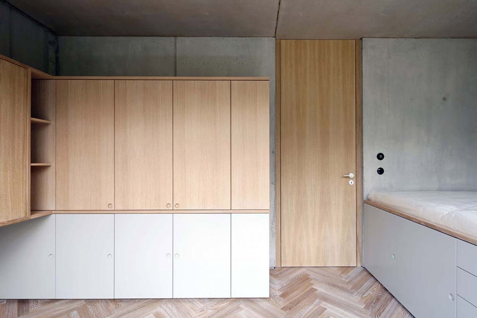 hercule house by 2001