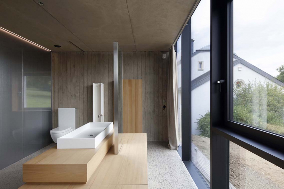 hercule house by 2001