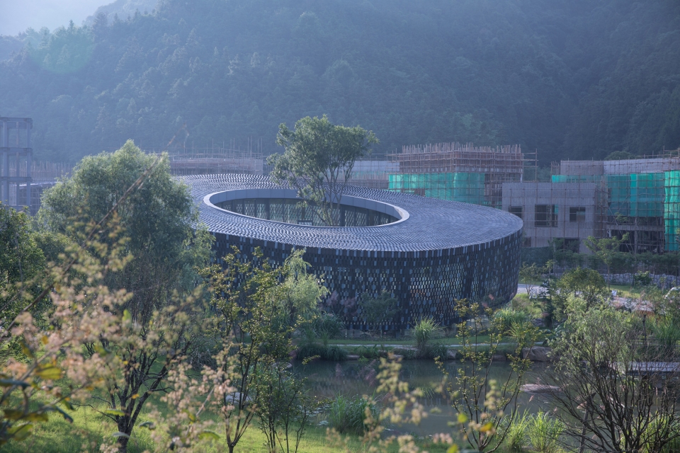 Jingdezhen·Sanbaopeng Ceramic Design Center, China by Office Mass 