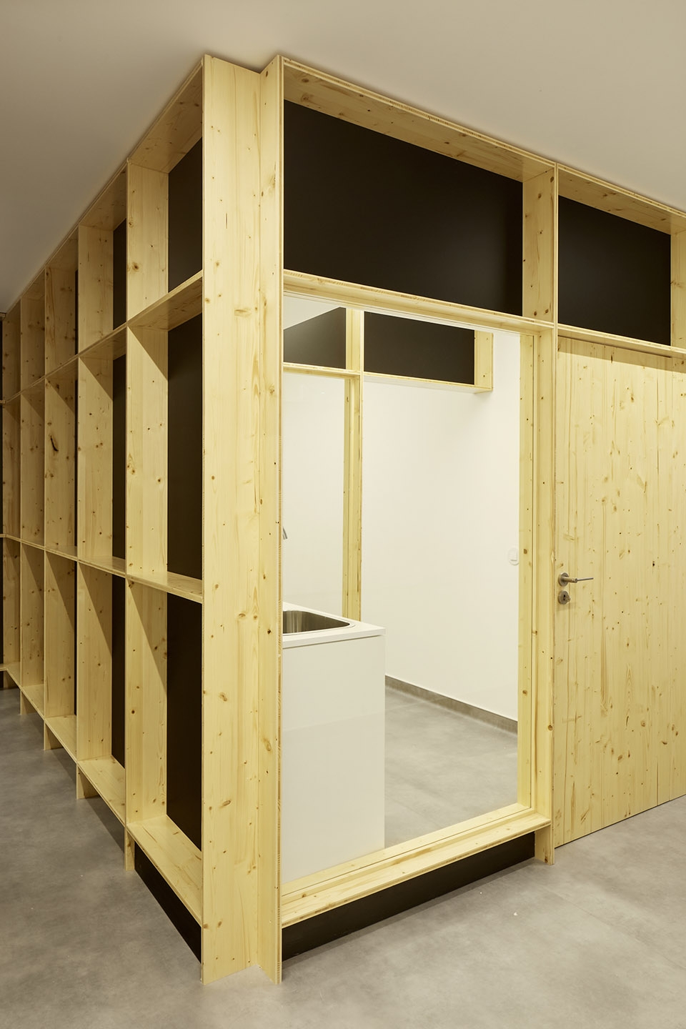 vets office by bruno dias arquitectura