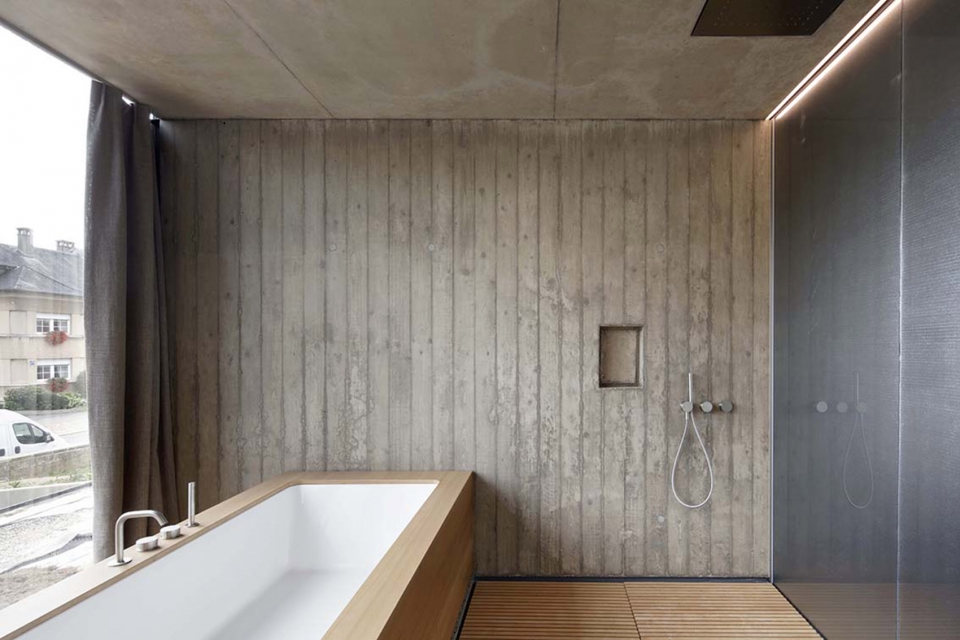 hercule house by 2001