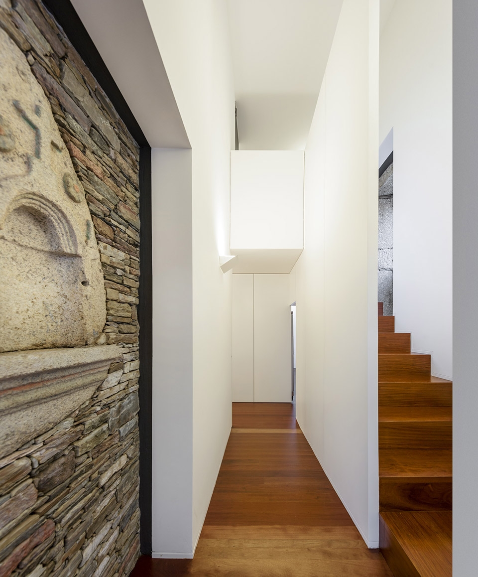 Vigário House Portugal by AND RÉ