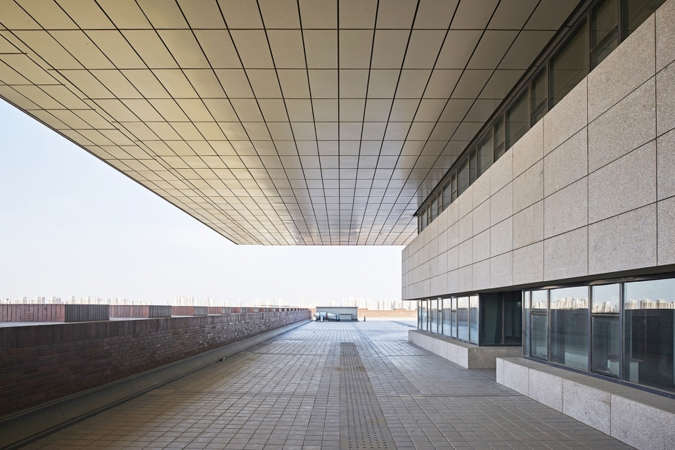 library integrated service building of nankai university new campus china by gpc of tadi