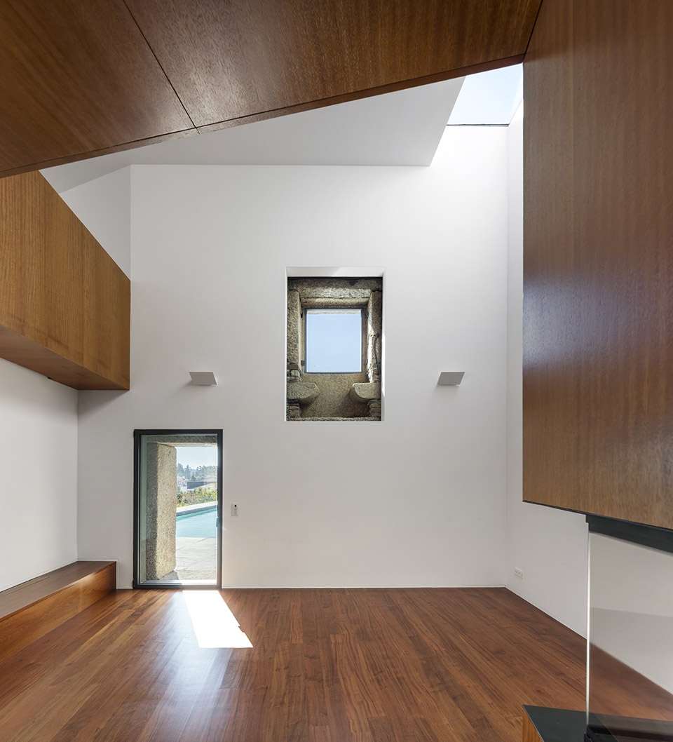 Vigário House Portugal by AND RÉ