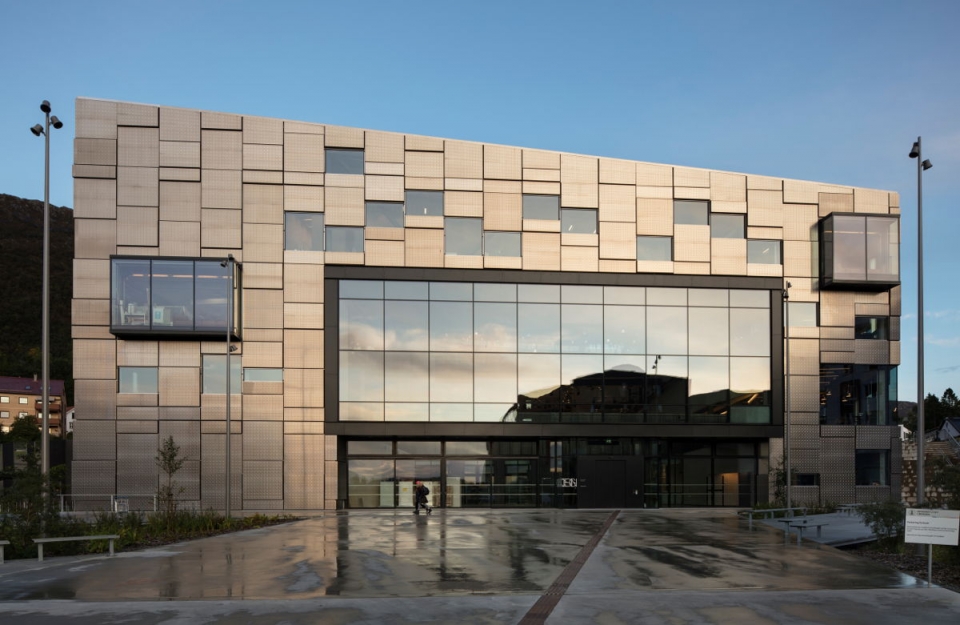 faculty of fine art music and design in bergen by snohetta