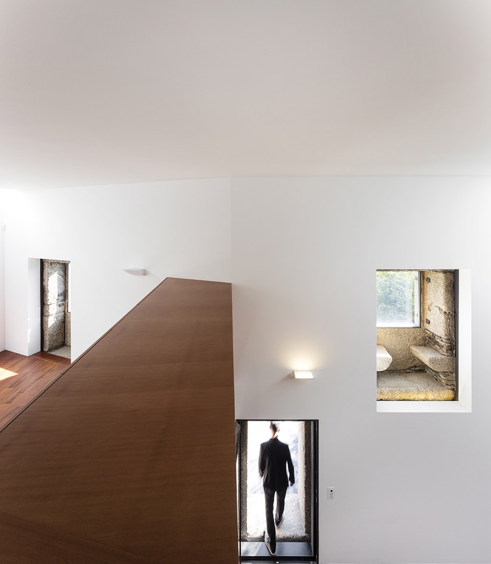 Vigário House Portugal by AND RÉ