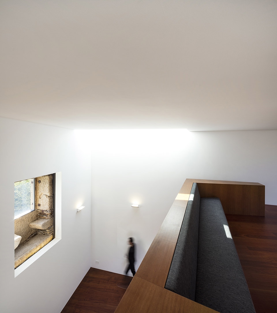 Vigário House Portugal by AND RÉ