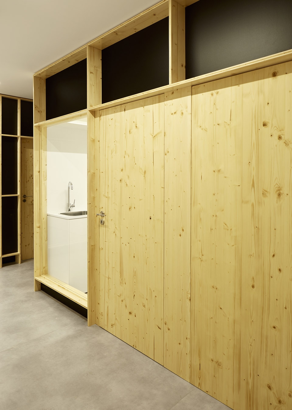 vets office by bruno dias arquitectura