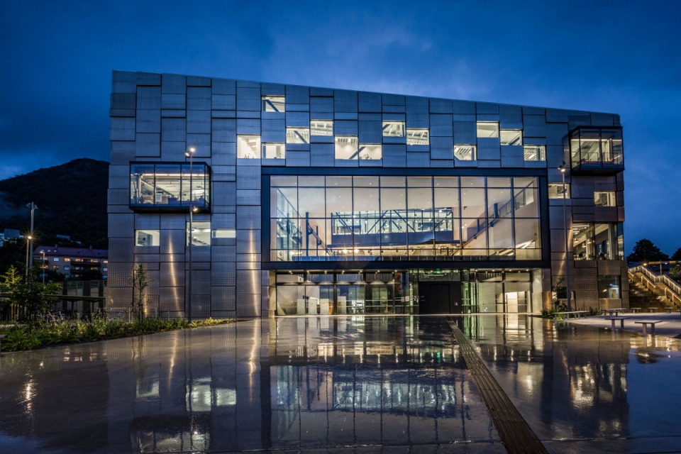 faculty of fine art music and design in bergen by snohetta