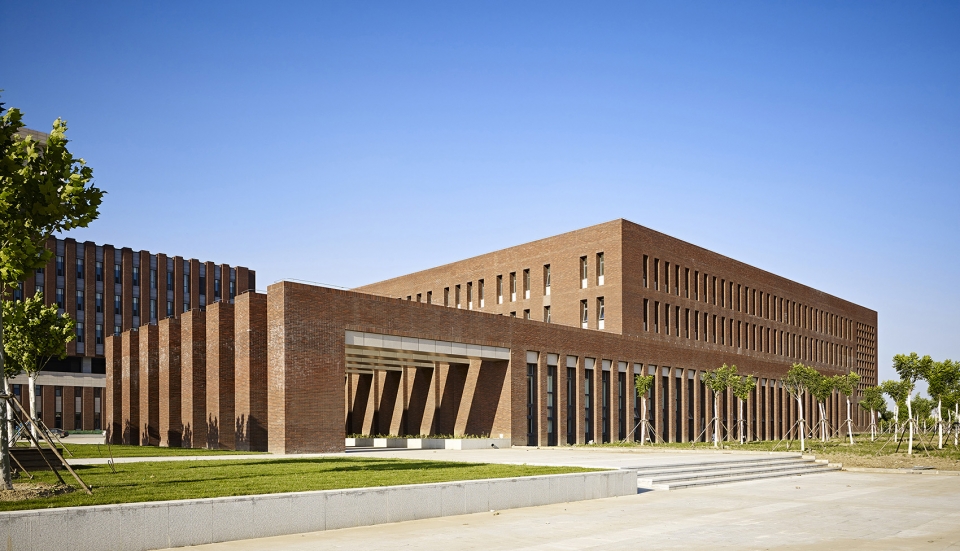 library integrated service building of nankai university new campus china by gpc of tadi