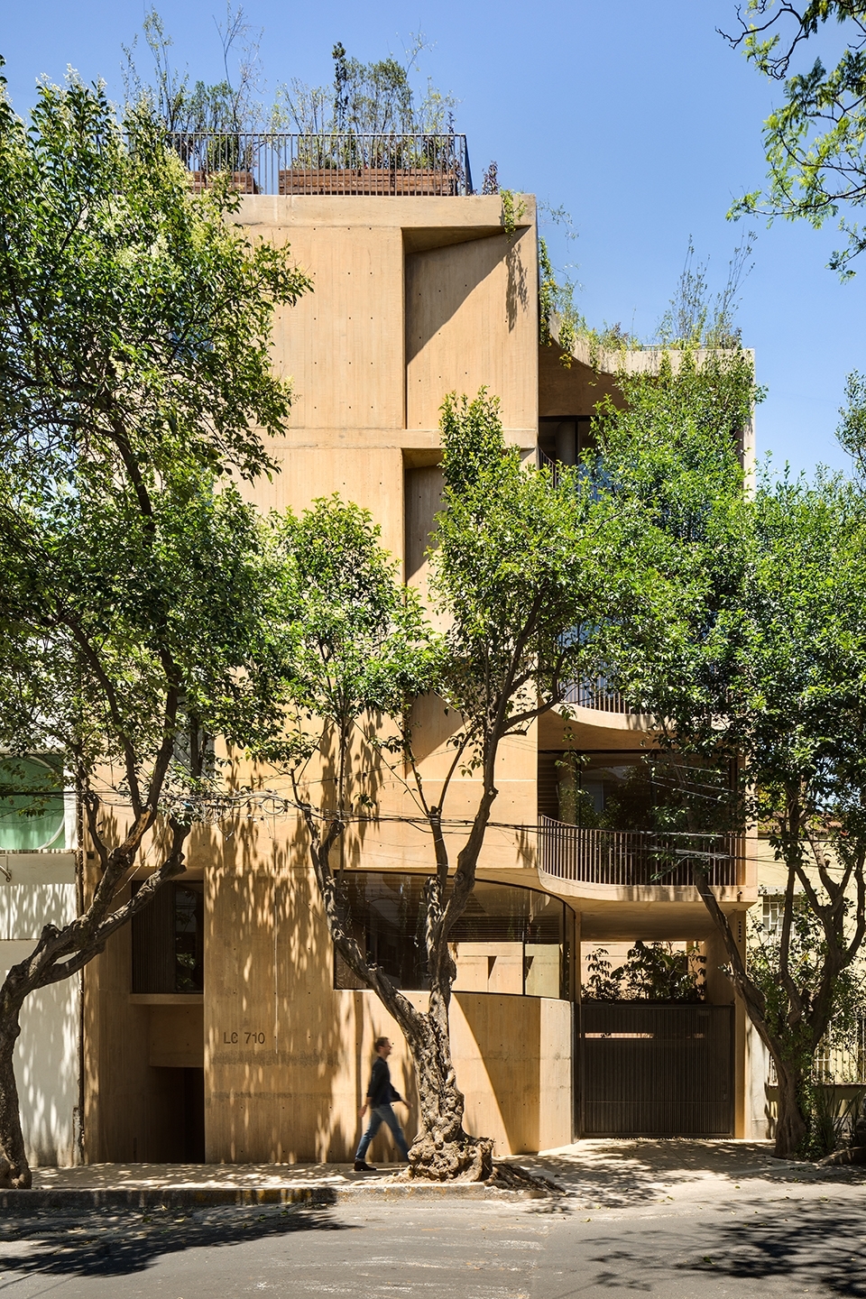 lc710 by taller hector barroso 960x1440 1