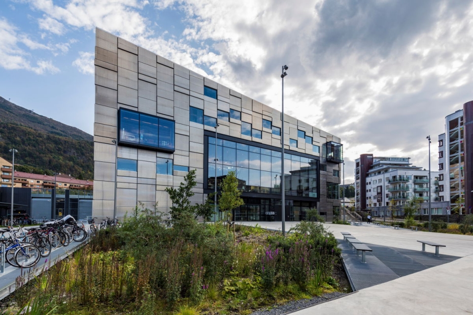 faculty of fine art music and design in bergen by snohetta