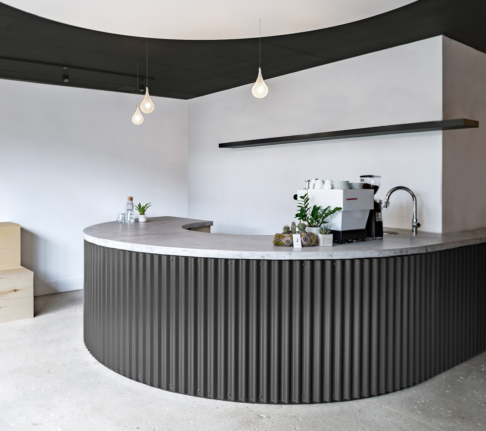 Juice Barber Shop and Cafe by Studio AC 谷德设计网