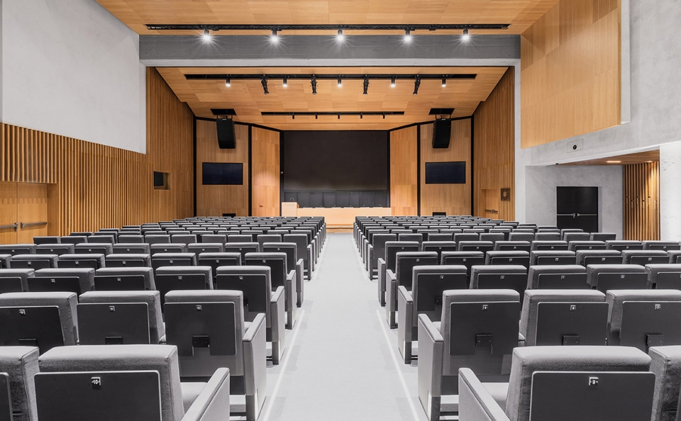 aula magna auditorium by studio gemma and alvisi kirimoto