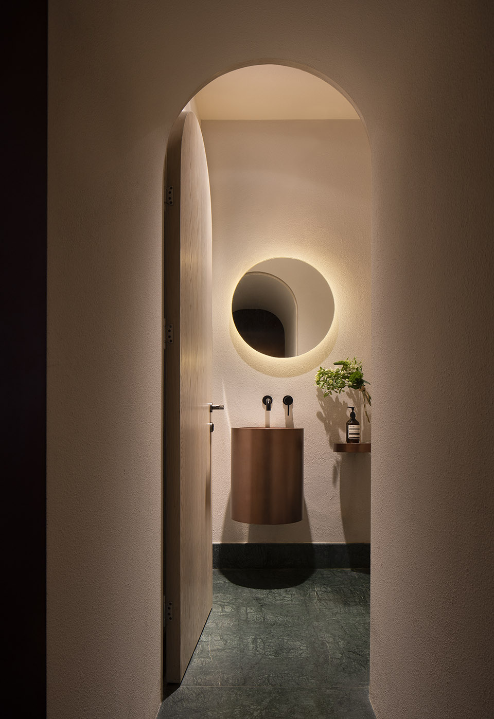 Bar Lotus, China by OFFICE AIO - 谷德设计网