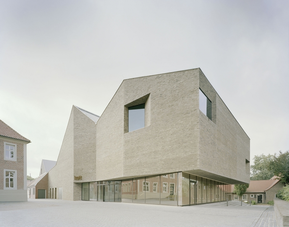 kult kulturhistorisches zentrum westmunsterland by pool leber architekten 960x753